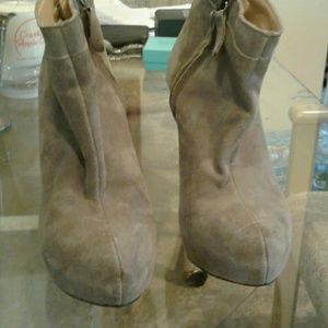 Sara Ankle Boots